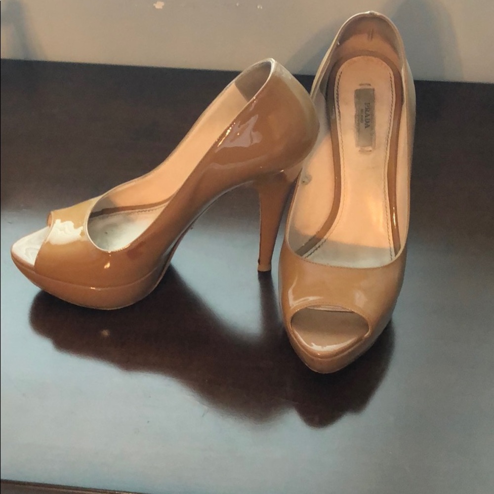 Camel patent leather peep toe PRADA heels